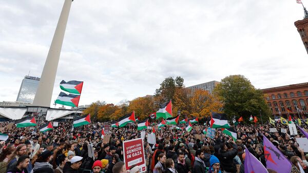 Almanya'da Filistin'e destek yürüyüşü - Sputnik Türkiye