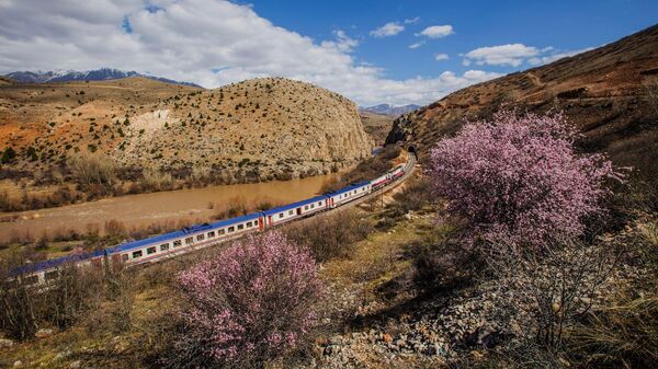 Yeni turistik trenler yola çıkıyor - Sputnik Türkiye