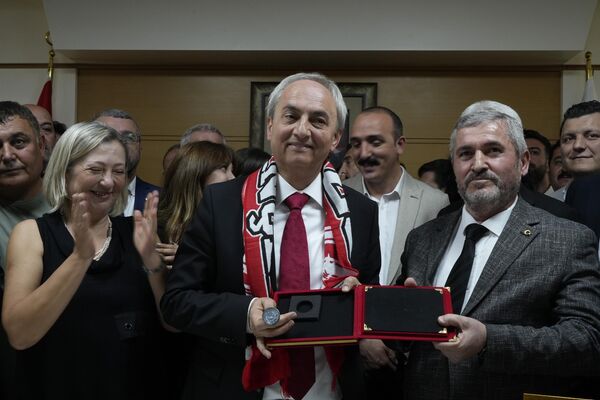  CHP'den Kepez Belediye Başkanı olan eski ANET Genel Müdürü Mesut Kocagöz - Sputnik Türkiye