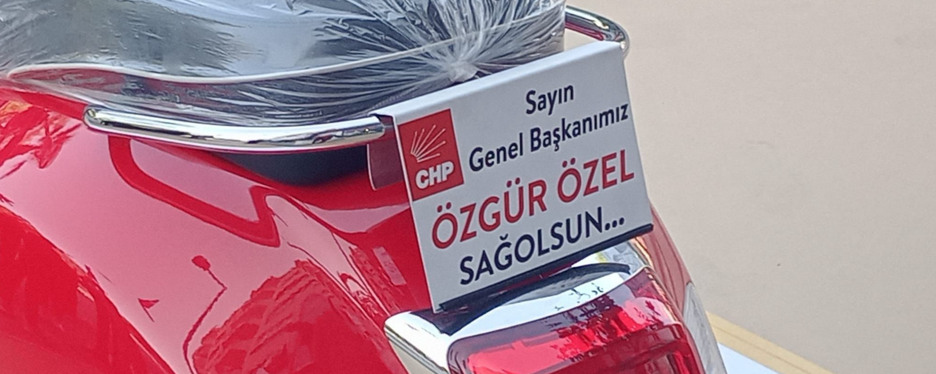 Denizli İl Başkanı Ali Osman Horzum’a hediye edilen motosiklete 'Özgür Özel sağ olsun' yazıldı - Sputnik Türkiye, 1920, 26.04.2024