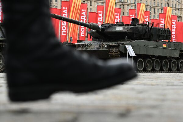 Alman yapımı Leopard 2 tankı başkent Moskova&#x27;da - Sputnik Türkiye