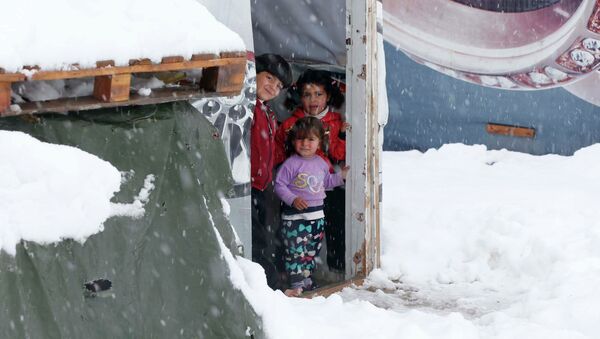 Suriyeli mülteciler soğuk ve açlıkla mücadele ediyor - Sputnik Türkiye