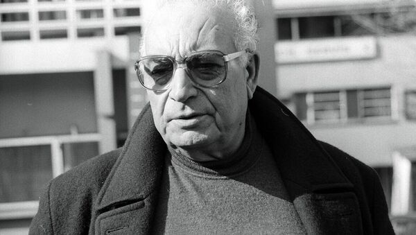 Türk edebiyatının dev ismi Yaşar Kemal 92 yaşında hayatını kaybetti. - Sputnik Türkiye