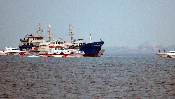 Marmara Denizi'nde kaçak göçmen taşıdığı ihbar edilen gemiye operasyon - Sputnik Türkiye