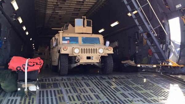 ABD'nin Ukrayna'ya gönderdiği ilk parti Humvee askeri araçları - Sputnik Türkiye