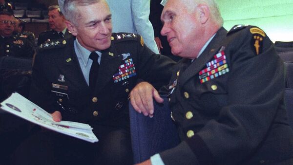 Eski NATO komutanı Wesley Clark ve emekli ABD'li komutan Robert Scales - Sputnik Türkiye