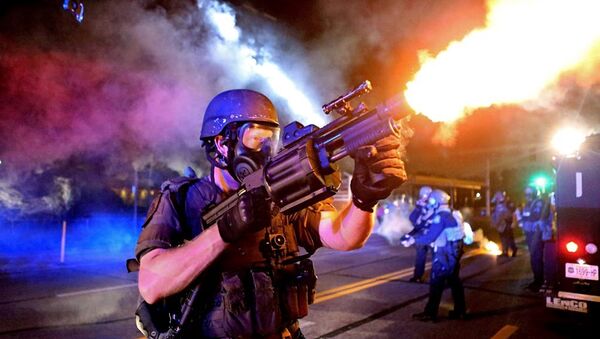 St. Louis Post fotoğraf servisi, Ferguson'daki şiddet ve öfkeyi yansıtan fotoğraflarıyla Pulitzer kazandı. - Sputnik Türkiye