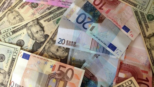 Euro banknotlarında Avrupa mimarisinden örnekler bulunuyor. - Sputnik Türkiye