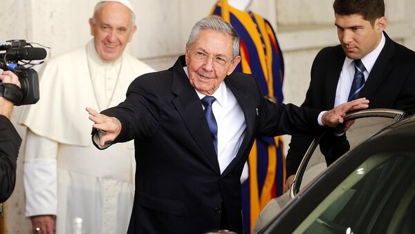Küba lideri Raul Castro- Papa Franciscus - Sputnik Türkiye