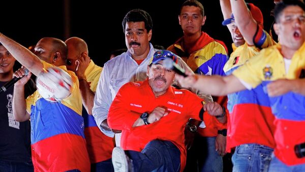 Venezüella Devlet Başkanı Nicolas Maduro ve Arjantinli futbolcu Diego Maradona - Sputnik Türkiye