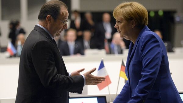 François Hollande ve Angela Merkel - Sputnik Türkiye