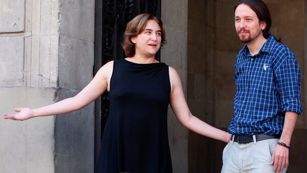Barcelona Belediye Başkanı Maya Cadou- Podemos lideri Pablo Iglesias - Sputnik Türkiye