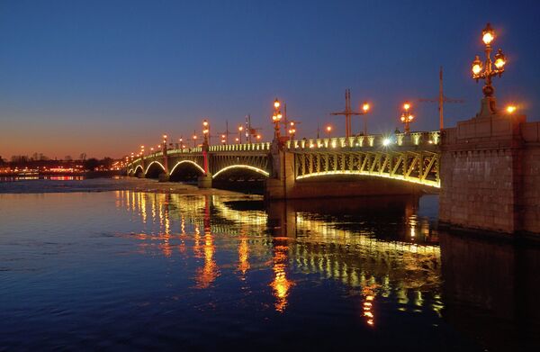 St.Petersburg'da Troitski köprüsü - Sputnik Türkiye