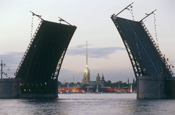 St.Petersburg'da Dvortsoviy köprüsü - Sputnik Türkiye