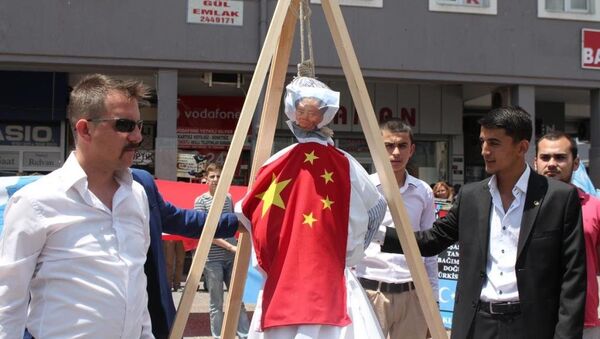 Balıkesir'de Mao'nun maketini astılar - Sputnik Türkiye