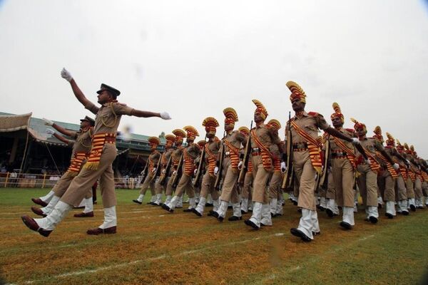 Hindistan'da bağımsızlık günü kutlamaları sabah 06.30'da Başbakan Narendra Modi'nin geleneksel Red Fort (Kızıl Kale) konuşmasi ile başladı. - Sputnik Türkiye
