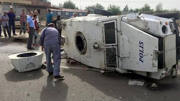 Silopi'de zırhlı araç devrildi. Olayda 8 polis yaralandı. - Sputnik Türkiye