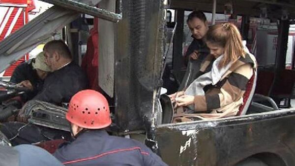 Sefaköy'de otomobil metrobüsle çarpıştı - Sputnik Türkiye