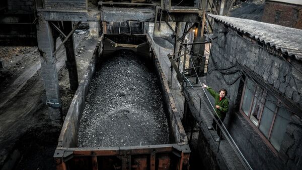 Loading coal at the Chelyuskintsev mine in Donetsk - Sputnik Türkiye