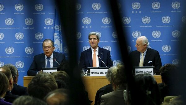 Rusya Dışişleri Bakanı Sergey Lavrov, ABD'li mevkidaşı John Kerry ve BM Suriye Özel Temsilcisi Staffan de Mistura - Sputnik Türkiye