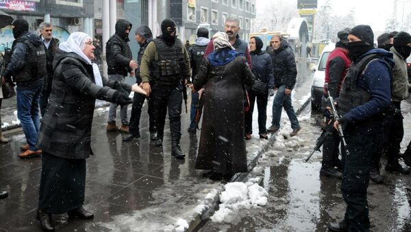 Diyarbakır'da yürüyüşe polis müdahalesi - Sputnik Türkiye