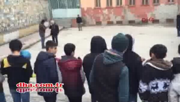 Diyarbakır'da okulun bahçesine patlayıcı atıldı - Sputnik Türkiye
