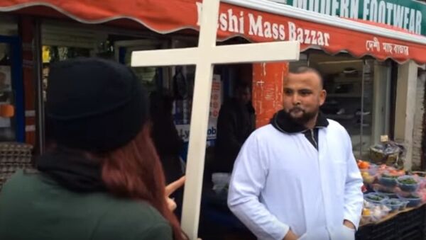 'Hristiyan Devriye' Müslümanlarla karşı karşıya - Sputnik Türkiye