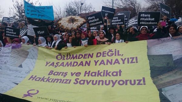 'Barış İçin Kadın Girişimi' Diyarbakır'a ulaştı - Sputnik Türkiye