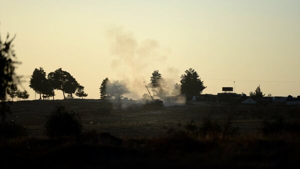 Total: 22965 Türk Silahlı Kuvvetleri’nin (TSK) Kilis sınır hattında konuşlu birliklerinden Fırtına obüsleriyle, Halep'e bağlı Azez ilçesindeki PYD hedeflerine gerçekleştirilen top atışları devam ediyor. - Sputnik Türkiye
