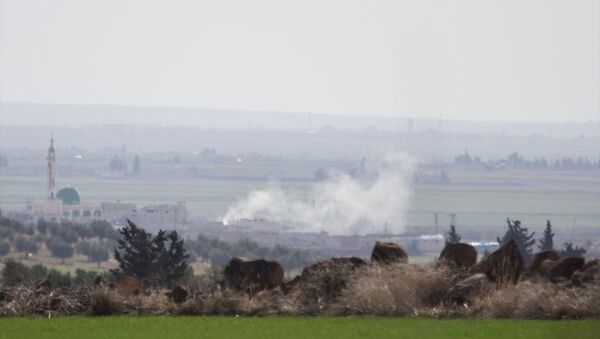 TSK'nın Kilis sınır hattında konuşlu birliklerinden Fırtına obüsleriyle, Halep'e bağlı Azez ilçesindeki PYD/PKK hedeflerine gerçekleştirilen top atışları devam ediyor. - Sputnik Türkiye