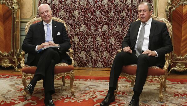 BM Suriye Özel Temsilcisi Staffan De Mistura ve Rus Dışişleri Bakanı Sergey Lavrov - Sputnik Türkiye