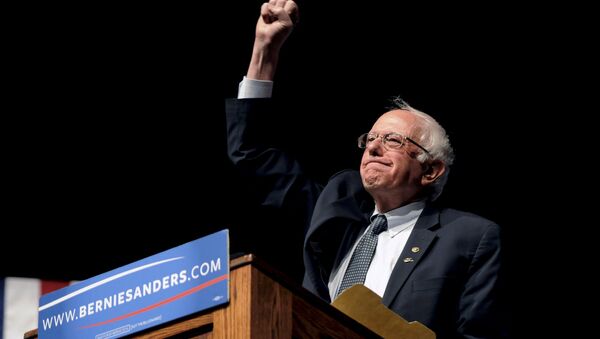 Sanders, “Wisconsin’le birlikte son 8 ön seçimin 7’sini kazandık” diyerek zaferini ilan etti. Clinton da Sanders’a tebrik mesajı gönderdi. - Sputnik Türkiye