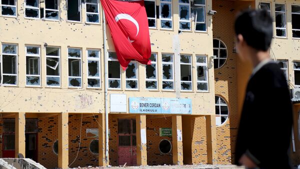 Operasyonların ardından Şırnak'ın İdil ilçesindeki bir okul - Sputnik Türkiye