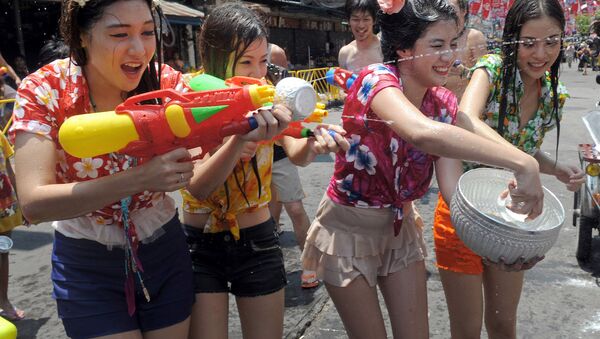 Tayland'daki 'Songkran' (Su Bayramı) tatili, bu yıl 13-17 Nisan tarihleri arasında gerçekleşecek. - Sputnik Türkiye
