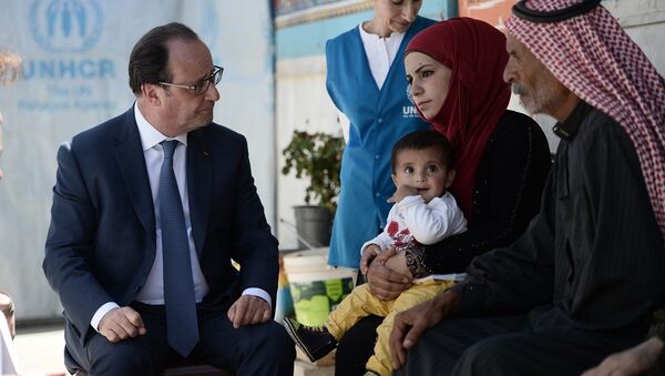 Fransa Cumhurbaşkanı François Hollande, Beka bölgesindeki Dalhemiyye sığınmacı kampını ziyaret etti. - Sputnik Türkiye