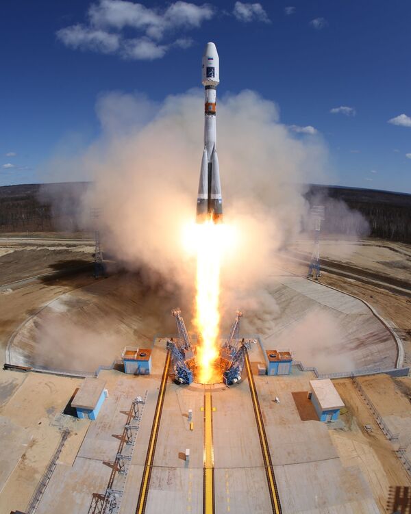 Rusya’nın uzak doğusunda inşa edilen yeni uzay üssü Vostoçnıy’dan ilk kez roket fırlatıldı. Soyuz-2.1a roketi 05:01’de uzaya gönderildi. - Sputnik Türkiye