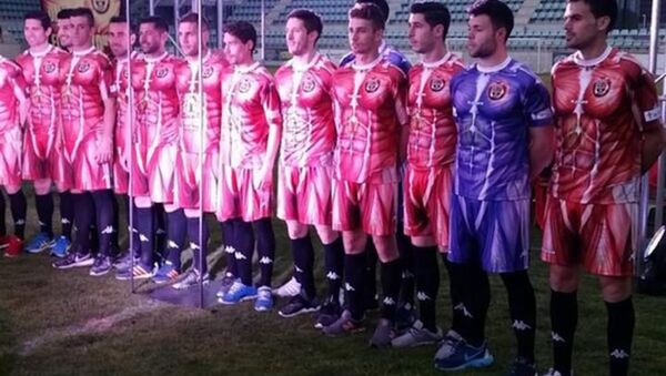 İspanyol futbol takımı CD Palencia'nın ‘kas desenli’ forması - Sputnik Türkiye
