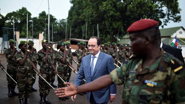 François Hollande, Orta Afrika Cumhuriyeti'nde - Sputnik Türkiye