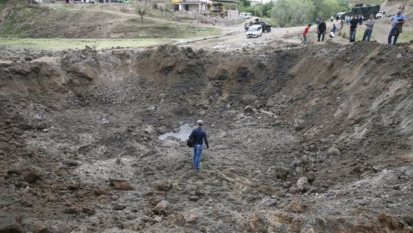 Diyarbakır'ın merkez Sur ilçesinde meydana gelen, 4 kişinin öldüğü, 22 kişinin yaralandığı patlamanın etkisi gün ağarınca ortaya çıktı. - Sputnik Türkiye