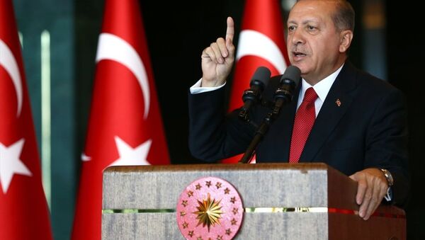 Cumhurbaşkanı Recep Tayyip Erdoğan, Cumhurbaşkanlığı Külliyesi'nde, 19 Mayıs Atatürk'ü Anma, Gençlik ve Spor Bayramı dolayısıyla verilen resepsiyonda, gençler ve sporcuları kabul etti. - Sputnik Türkiye