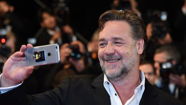 Ünlü aktör Russell Crowe, başrolünü üstlendiği 'İyi Adamlar' filminin prömiyerinin yapıldığı Cannes Film Festivali'ne katıldı. - Sputnik Türkiye