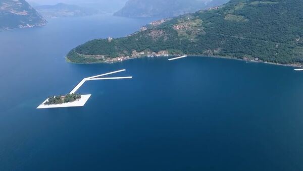 İtalya'daki Iseo Gölü üzerinde kurulan yüzen köprü - Sputnik Türkiye