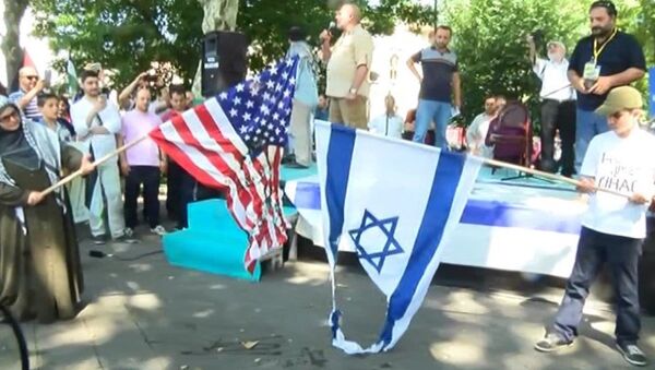 ‘Dünya Kudüs Günü’ nedeniyle Fatih Camii'nden Saraçhane Parkına yürüyen grup, İsrail ve ABD bayraklarını yaktı. - Sputnik Türkiye