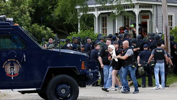 Louisiana eyaletine bağlı Baton Rouge şehrindeki gösterilerde 48 kişi tutuklandı - Sputnik Türkiye