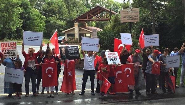 Fethullah Gülen Pensilvanya'daki malikanesinde protesto edildi - Sputnik Türkiye