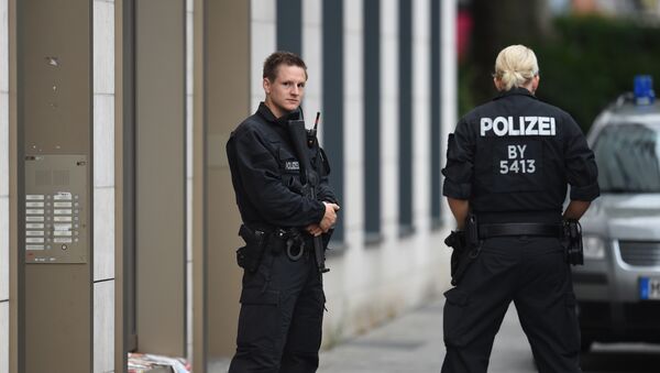 Münchner Polizei nach der Schießerei im Olympiaeinkaufszentrum - Sputnik Türkiye
