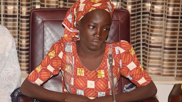 Boko Haram'ın elinden kurtulan llk Çibok kızı Emine Ali. - Sputnik Türkiye