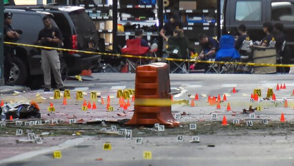 Evidence markers on the street surround police and Federal Bureau of Investigation (FBI) officials near the site of an explosion in the Chelsea neighborhood of Manhattan, New York, U.S. September 18, 2016. - Sputnik Türkiye