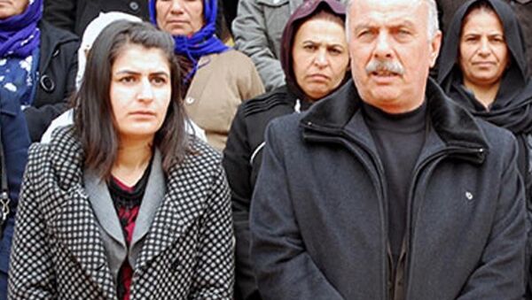 Şırnak'ın İdil Belediyesi Eş Başkanları DBP'li Mehmet Muhdi Arslan ile PKK'ya üye olmak ve yardım, yataklık yaptığı gerekçesiyle cezaevinde bulunan Nevin Girasun, İçişleri Bakanlığı kararıyla görevden alındı. - Sputnik Türkiye