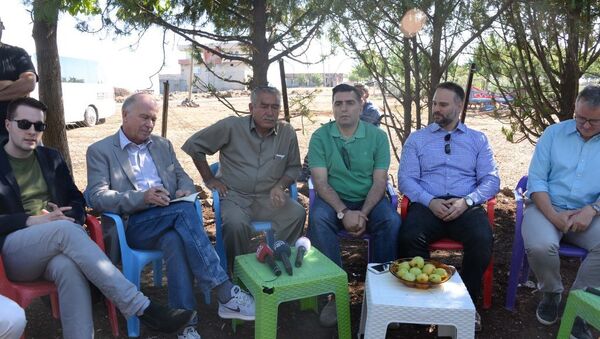 Diyarbakır'da PKK'lıların bomba yüklü kamyoneti patlaması sonucu ölen 16 kişinin köyünü Almanya'dan bir heyet ziyaret etti. - Sputnik Türkiye